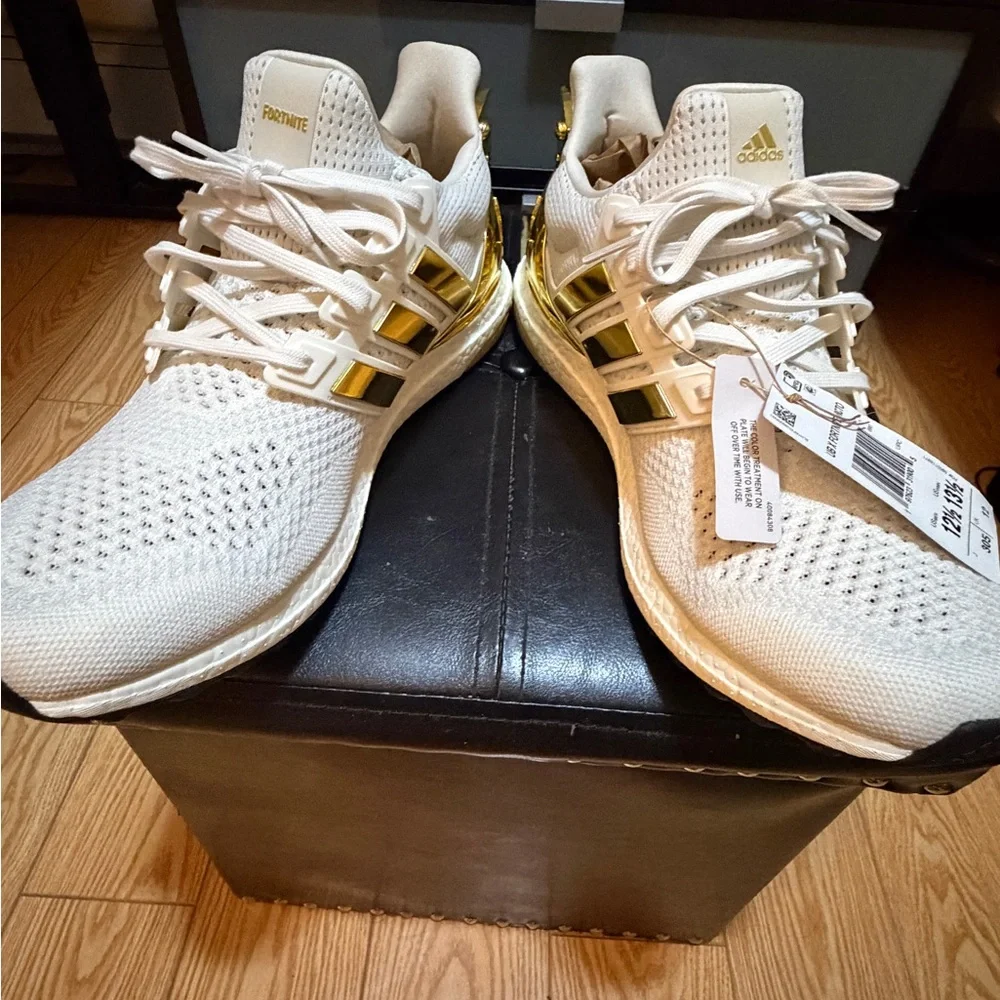 Adidas Ultra Boost White with Gold Highlights - Picture 7 of 7